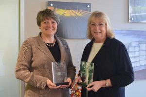 2016-11-07-lisa-brothers-and-laurie-strickland