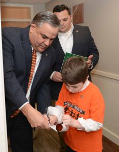 Mike Kolakowski, President and CEO of KBE Building Corp., and Michael Kolakowski, Jr., Project Manager, requesting Alex’s autograph © KBE Building Corp.