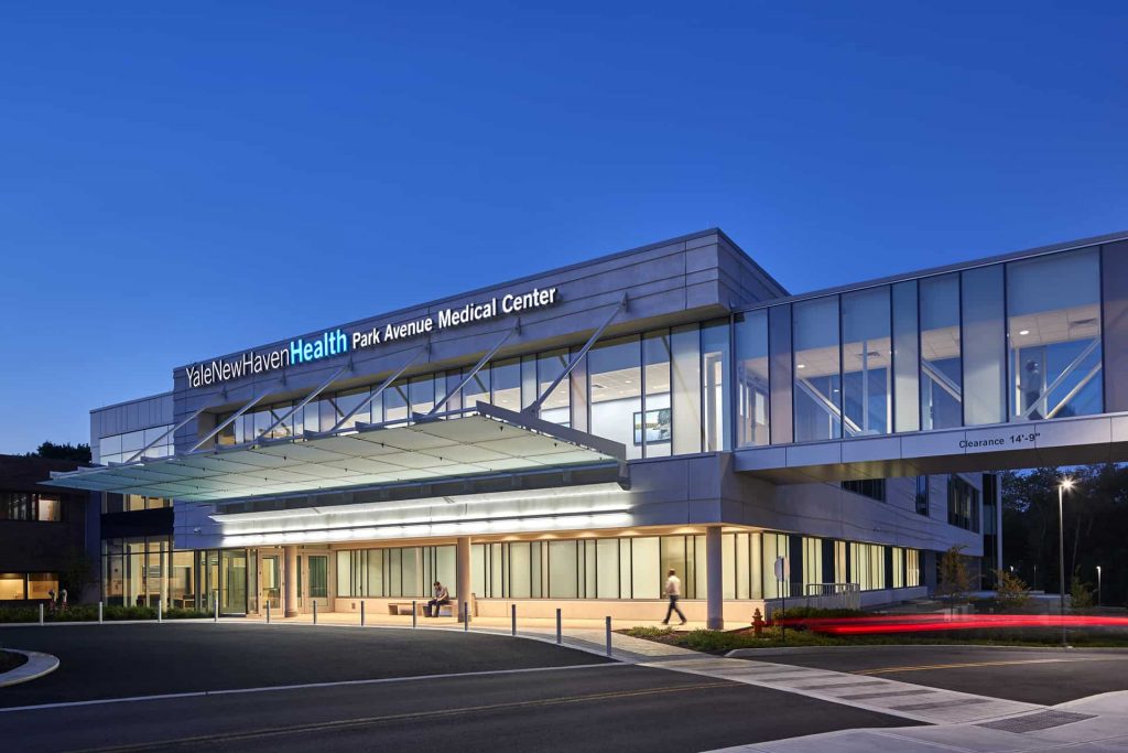 A large canopy at the Park Avenue Medical Center welcomes patients and visitors while protecting from the elements. Shepley Bulfinch Completes 100,000 SF Outpatient Center for Yale New Haven Health Park Avenue Medical Center offers private infusion suites overlooking healing garden with waterfall/Robert Benson Photography